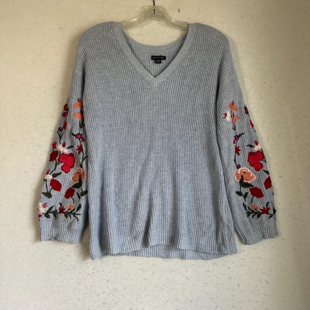 American Eagle Outfitters Sweater ss M V Neck Blue Floral Embroidered wool blend